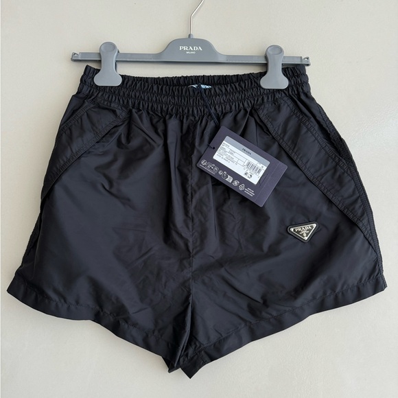 NWT Prada Light Re-Nylon Black Shorts Size 38 - Picture 2 of 7